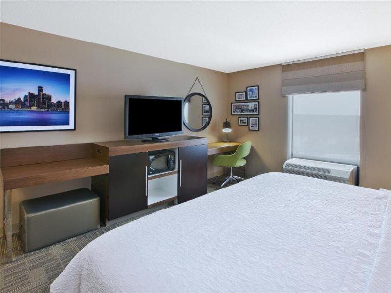 Hampton Inn Commerce/Novi Extérieur photo