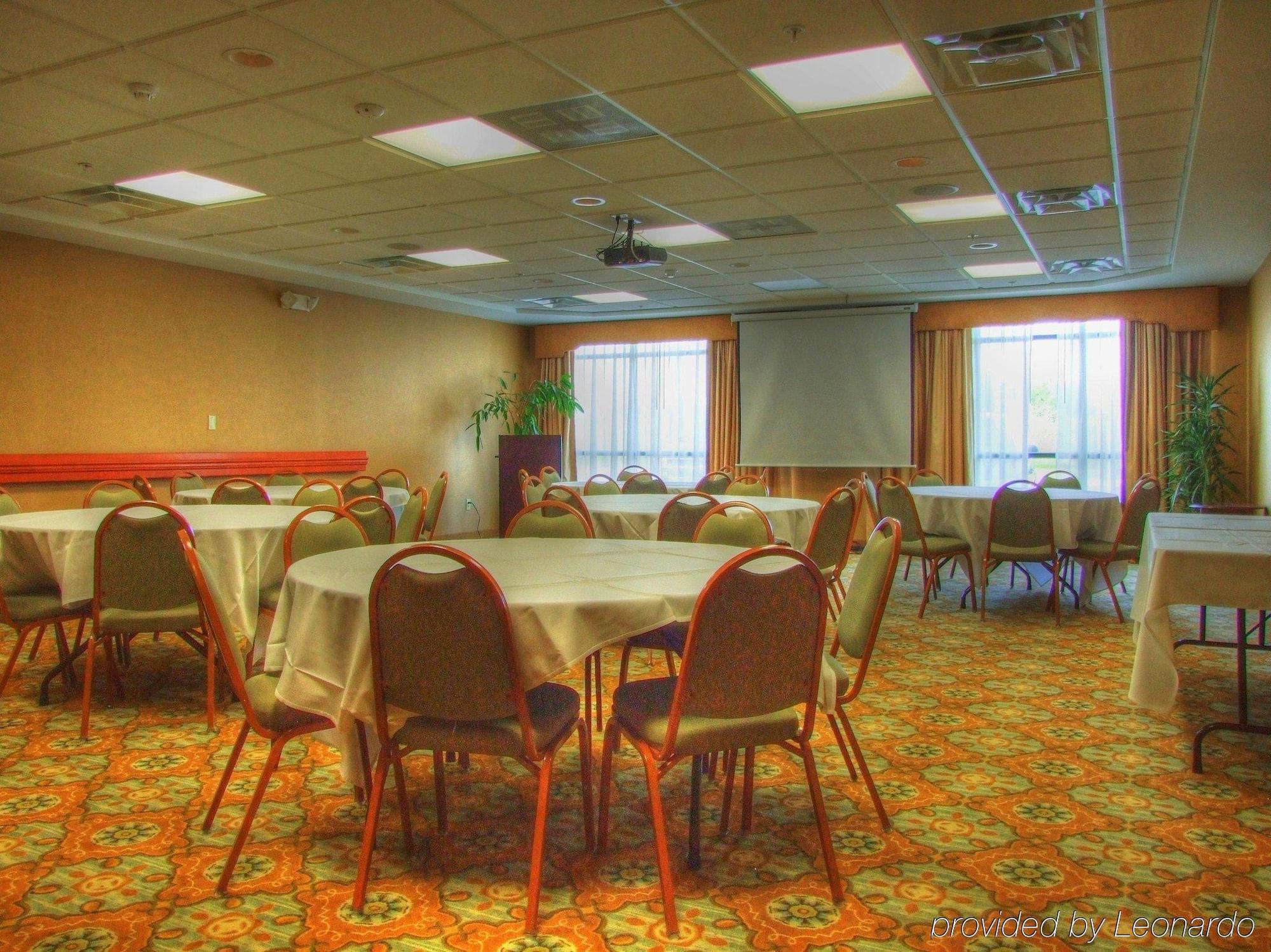 Hampton Inn Commerce/Novi Restaurant photo